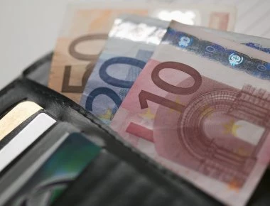 Μειώνεται κι άλλο το ΕΚΑΣ για το 2019 μέχρι να καταργηθεί το 2020 - Στα 12 ευρώ το μήνα